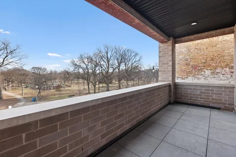 $850,000 | 2720 North Ashland Avenue, Unit 2S, Chicago, IL 60614