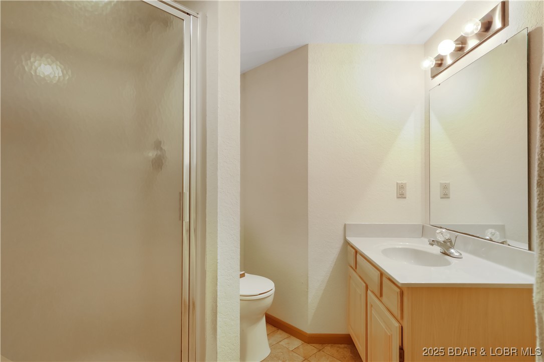 603 Niangua Shores Road Camdenton, MO 65020 - Photo 22 of 43 Full bath for primary bedroom.