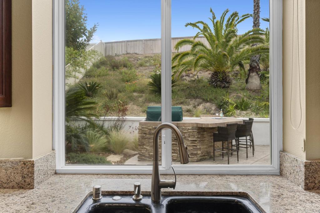 8021 Paseo Arrayan Carlsbad, CA 92009 - Photo 26 of 68