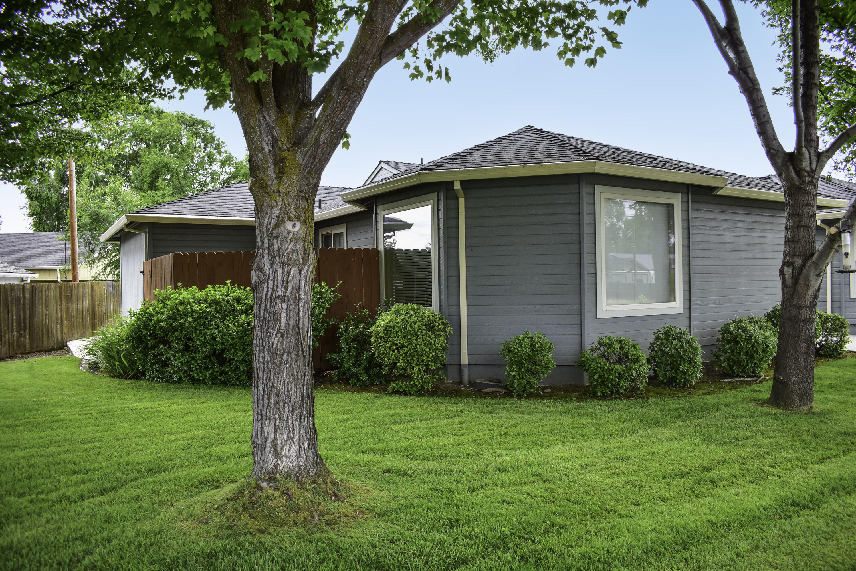3015 Merriman Road, Unit 2 Medford, OR 97501 - Photo 5 of 19 DSC_0378