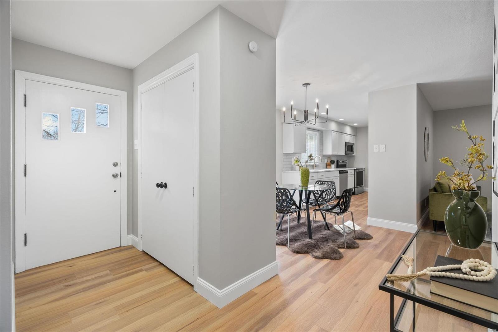 901 Barton Place St. Charles, MO 63301 - Photo 3 of 32