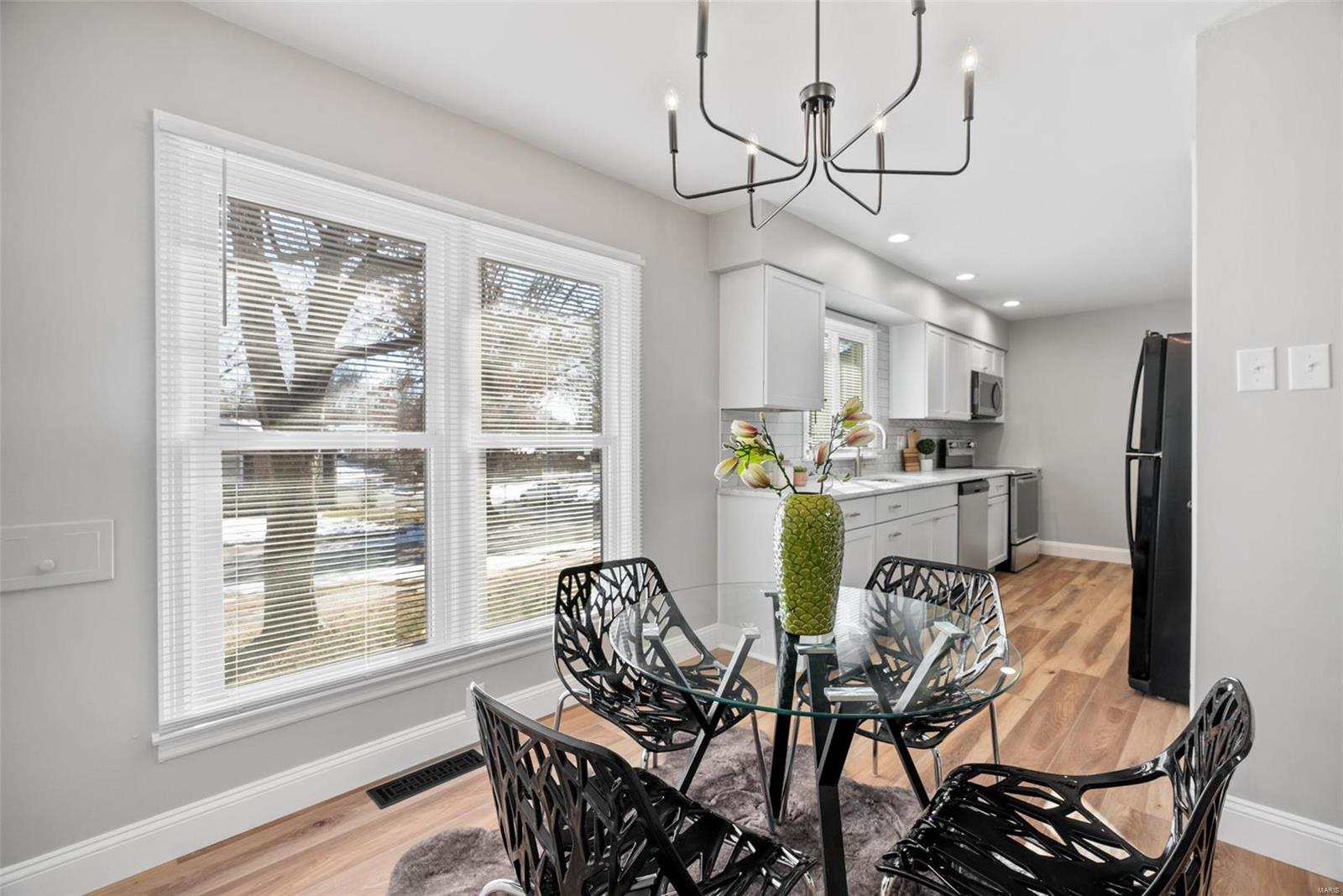 901 Barton Place St. Charles, MO 63301 - Photo 4 of 32