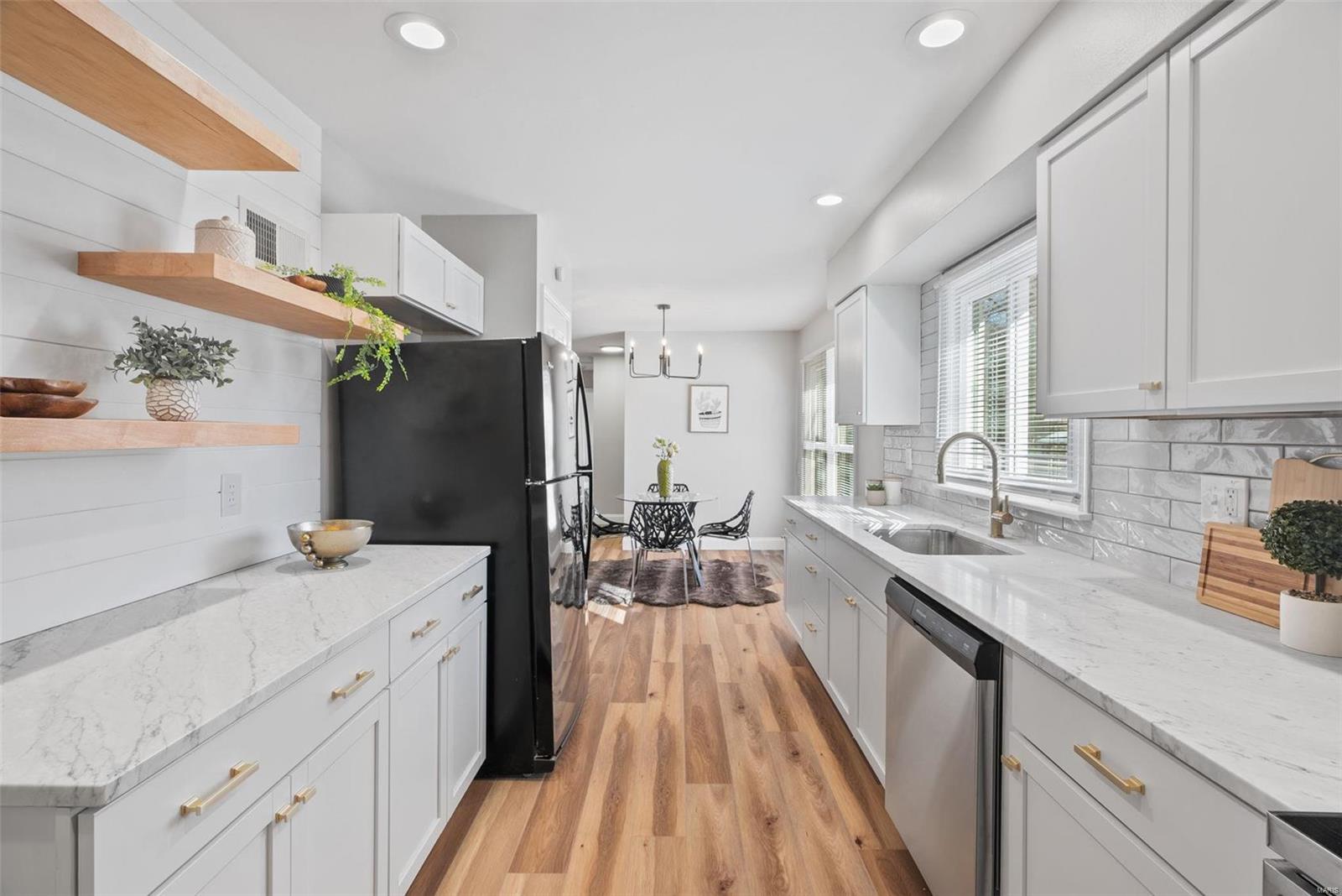 901 Barton Place St. Charles, MO 63301 - Photo 7 of 32