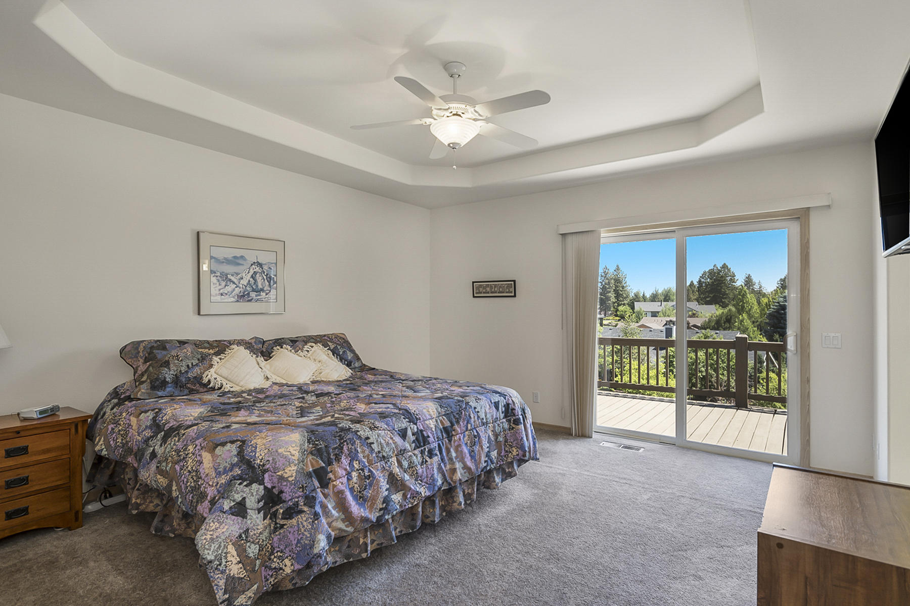 61524 Southeast Hill Ridge Road Bend, OR 97702 - Photo 21 of 49 Primary bedroom with sliding door to back deck