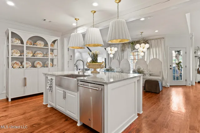 $748,000 | 712 Chickasaw Drive South, Flowood, MS 39232