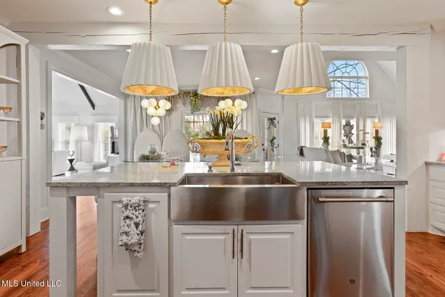 $748,000 | 712 Chickasaw Drive South, Flowood, MS 39232