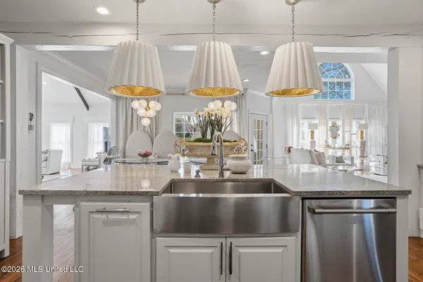 $699,000 | 712 Chickasaw Drive South, Flowood, MS 39232
