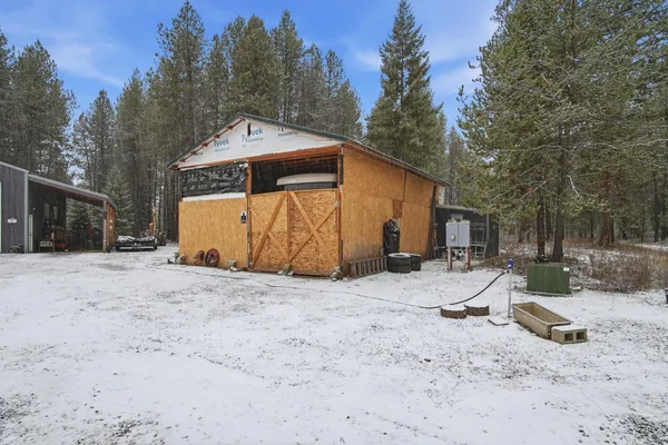 $394,000 | 10621 North Whispering Pines Lane, Elk, WA 99009