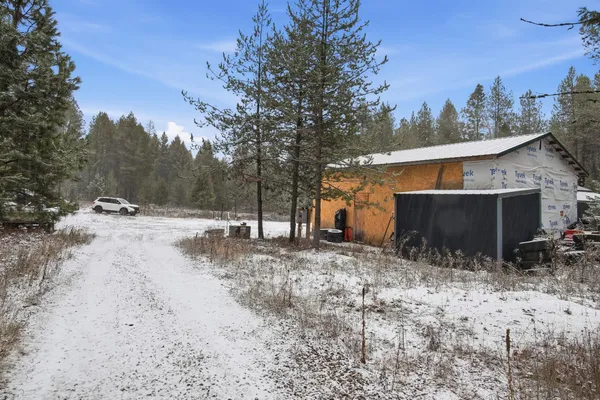 $394,000 | 10621 North Whispering Pines Lane, Elk, WA 99009