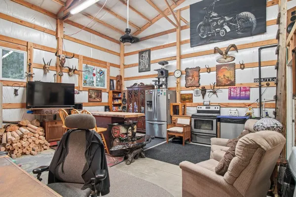 $394,000 | 10621 North Whispering Pines Lane, Elk, WA 99009