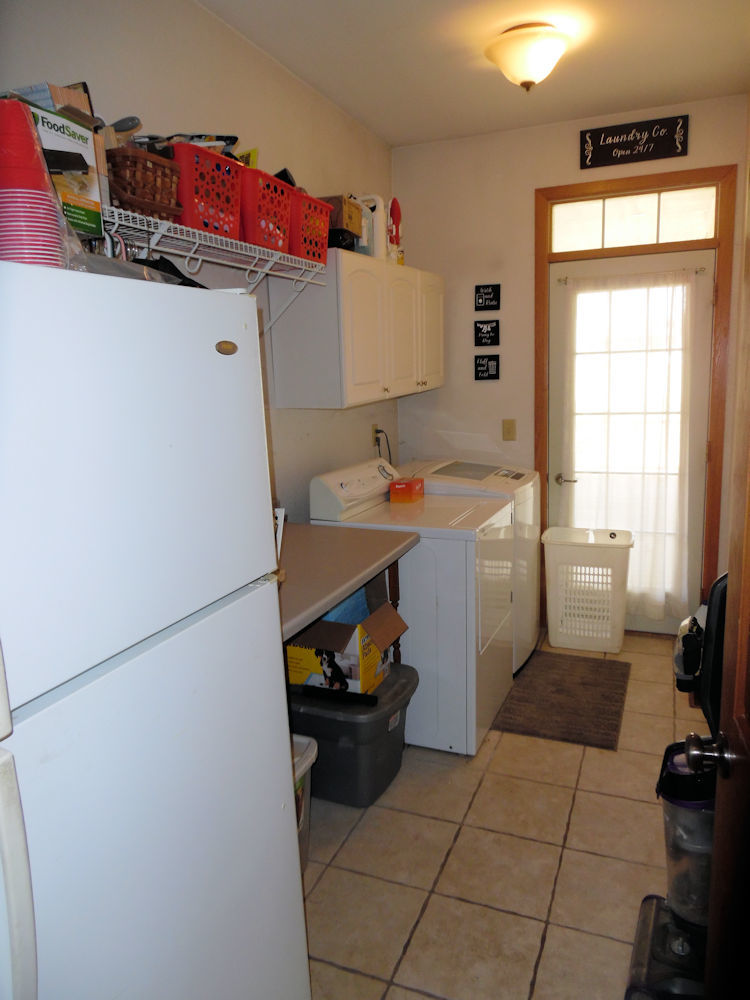 9261 Oak Ridge Drive Rochelle, IL 61068 - Photo 10 of 22 a utility room with dryer and washer