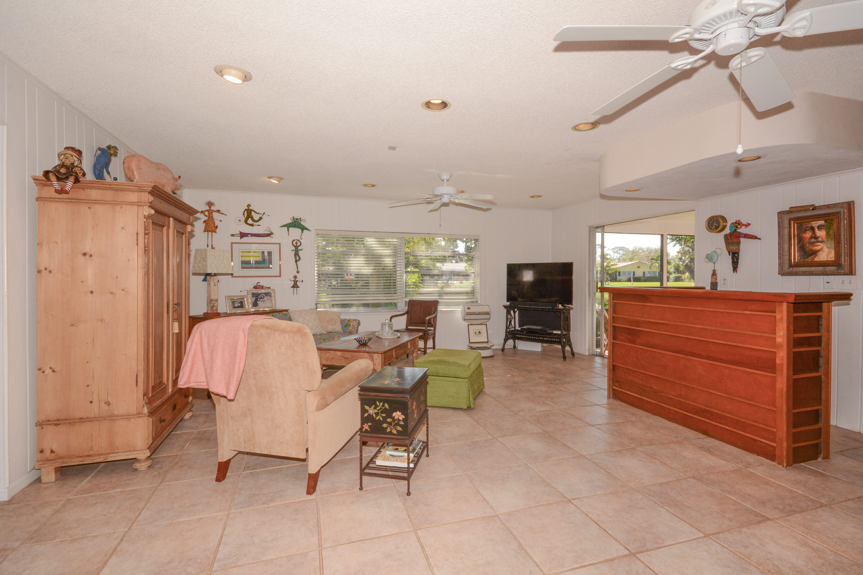 110 Southwest 11th Avenue Boca Raton, FL 33486 - Photo 12 of 44 Family Room/Bar