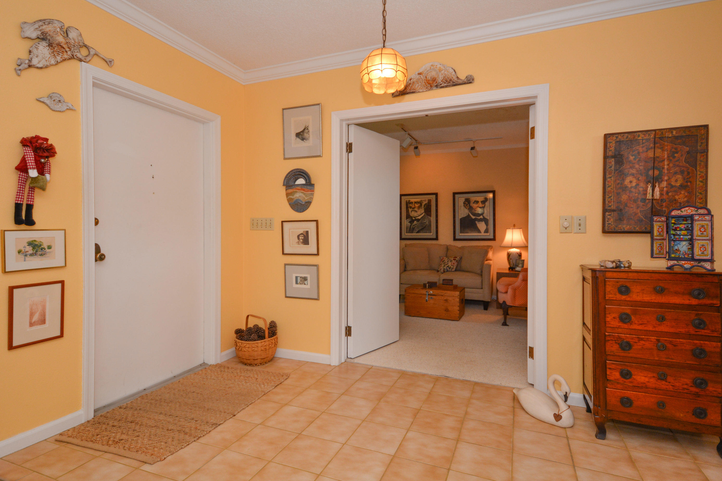 110 Southwest 11th Avenue Boca Raton, FL 33486 - Photo 4 of 44 Den/Office