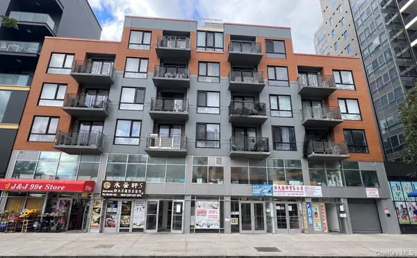 $668,000 | 35-20 146th Street, Unit 3D | Murray Hill - Flushing