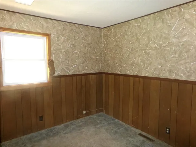 $95,000 | 304 East 6th Street, La Harpe, KS 66751