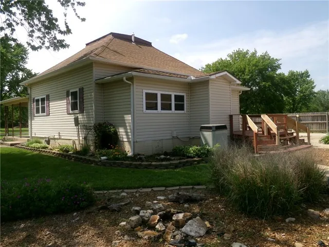 $95,000 | 304 East 6th Street, La Harpe, KS 66751