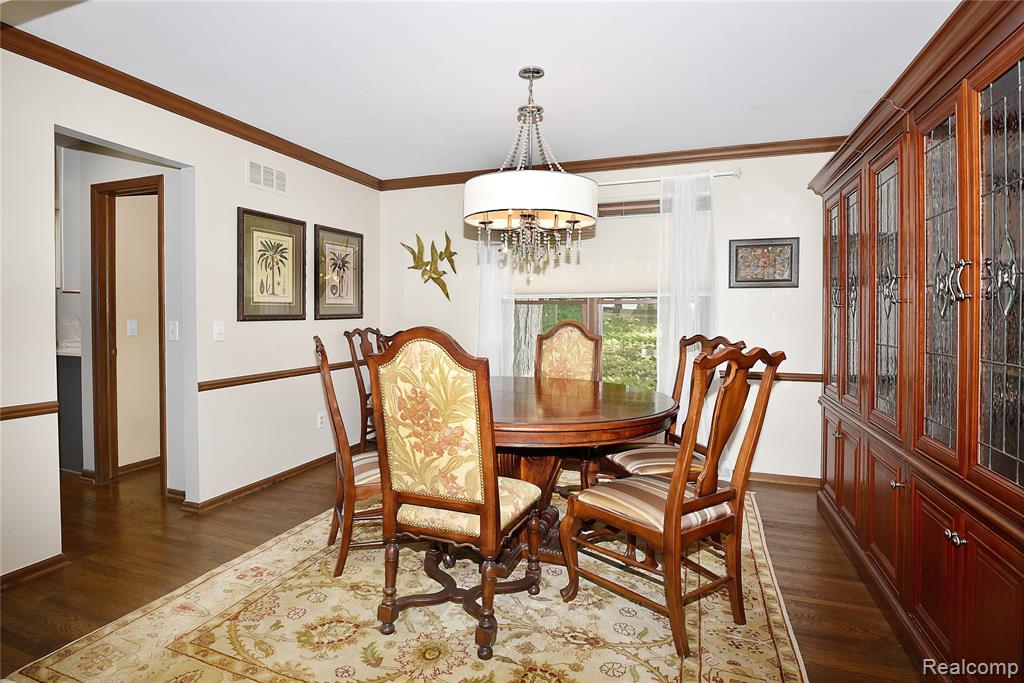 36780 Chesapeake Road Farmington Hills, MI 48335 - Photo 7 of 37 Gallery Image 7