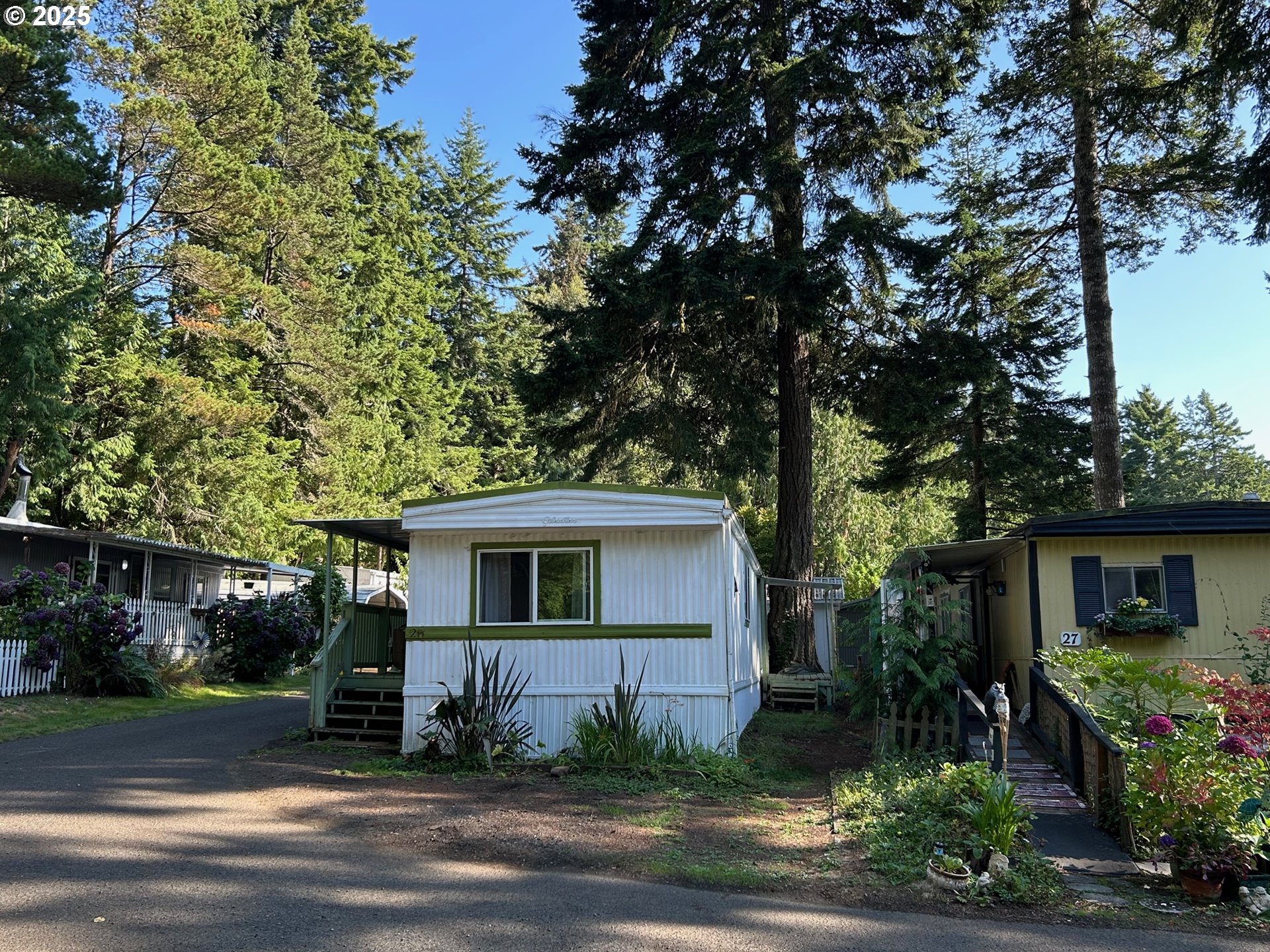 89510 Highway 101, Unit 26 Florence, OR 97439 - Photo 2 of 16 a front view of a house with garden