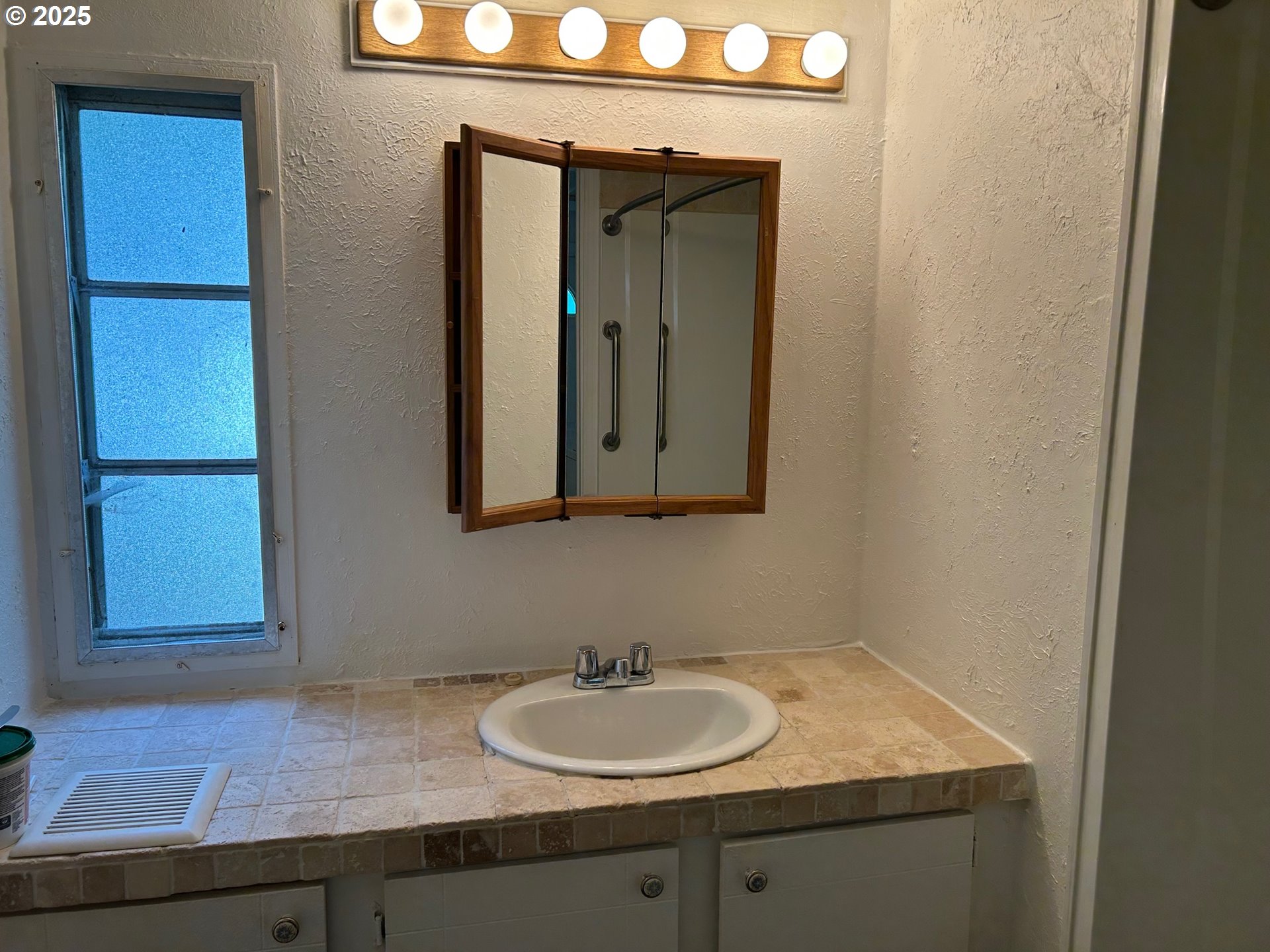 89510 Highway 101, Unit 26 Florence, OR 97439 - Photo 8 of 16 a bathroom with a sink and a mirror
