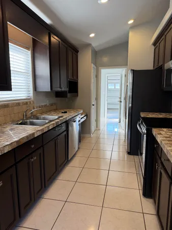 $2,400 | 4904 Park View Court, Tallahassee, FL 32311