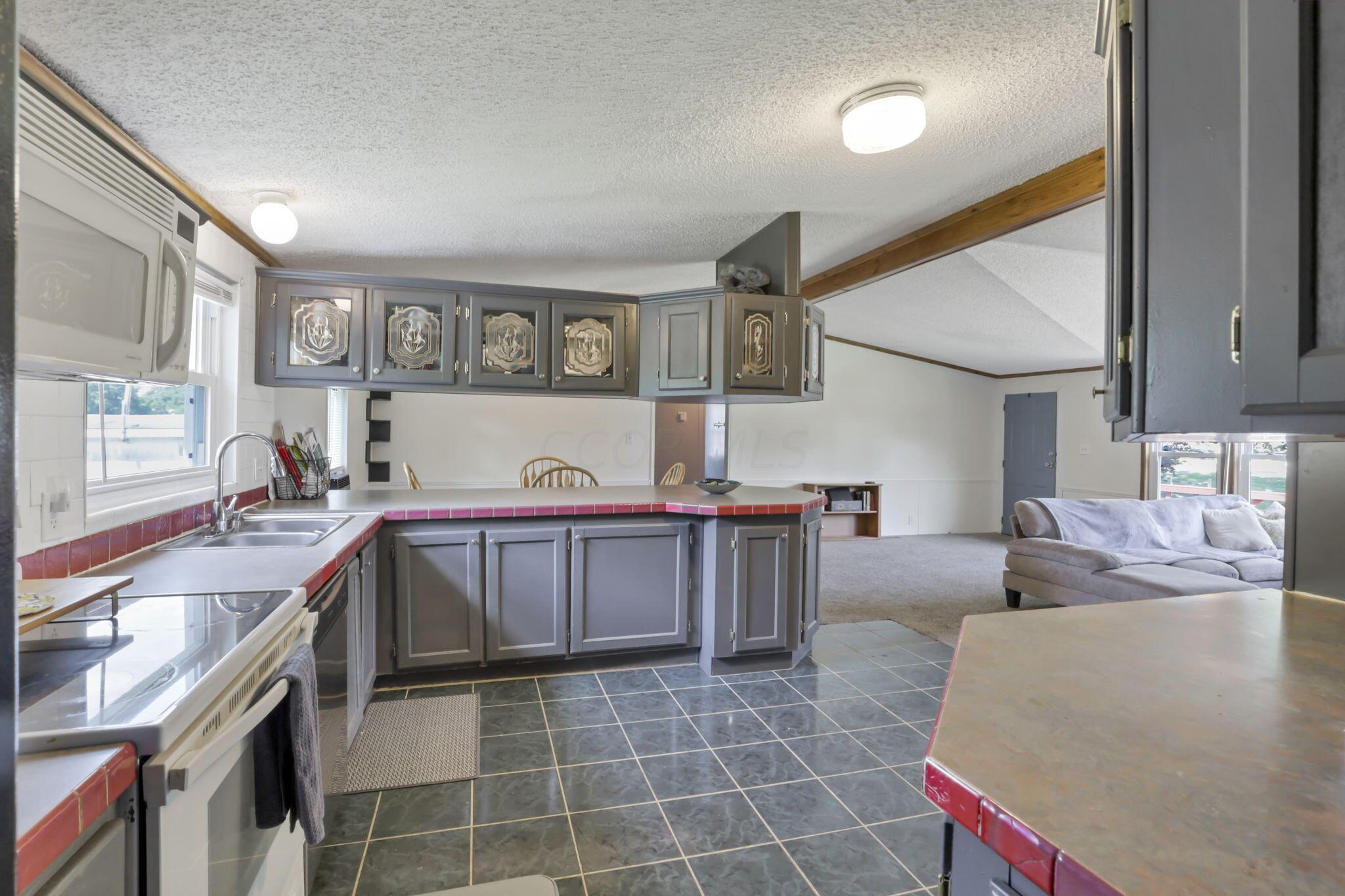 8535 Royalton Road Southwest Lancaster, OH 43130 - Photo 18 of 34 Kitchen from Laundry Hallway