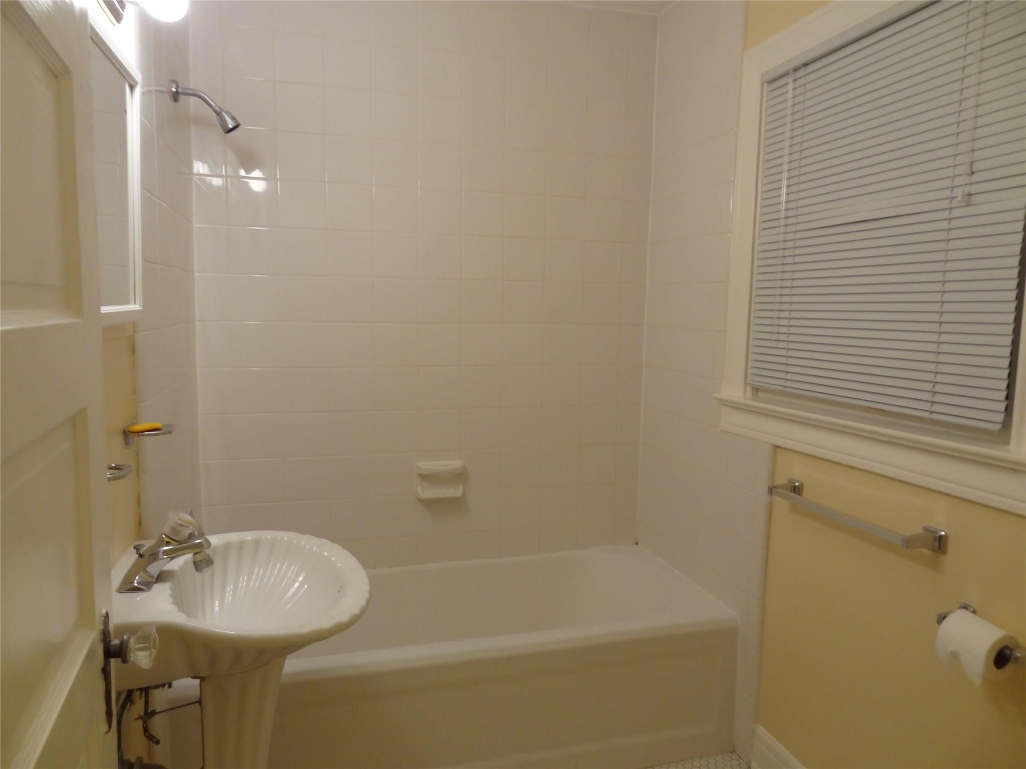 633 Harvard Street Houston, TX 77007 - Photo 3 of 9