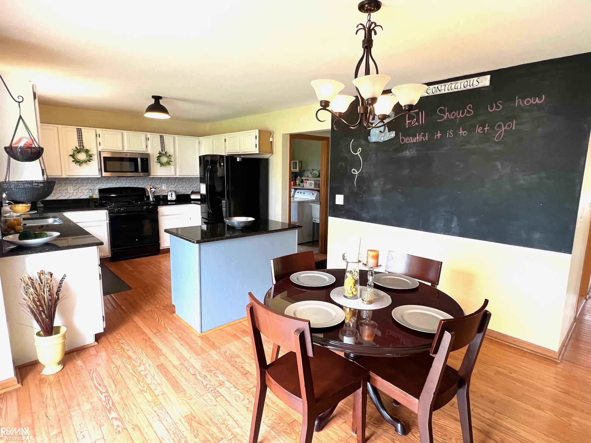 49194 Monte Road New Baltimore, MI 48047 - Photo 12 of 27 50120772-11.JPG