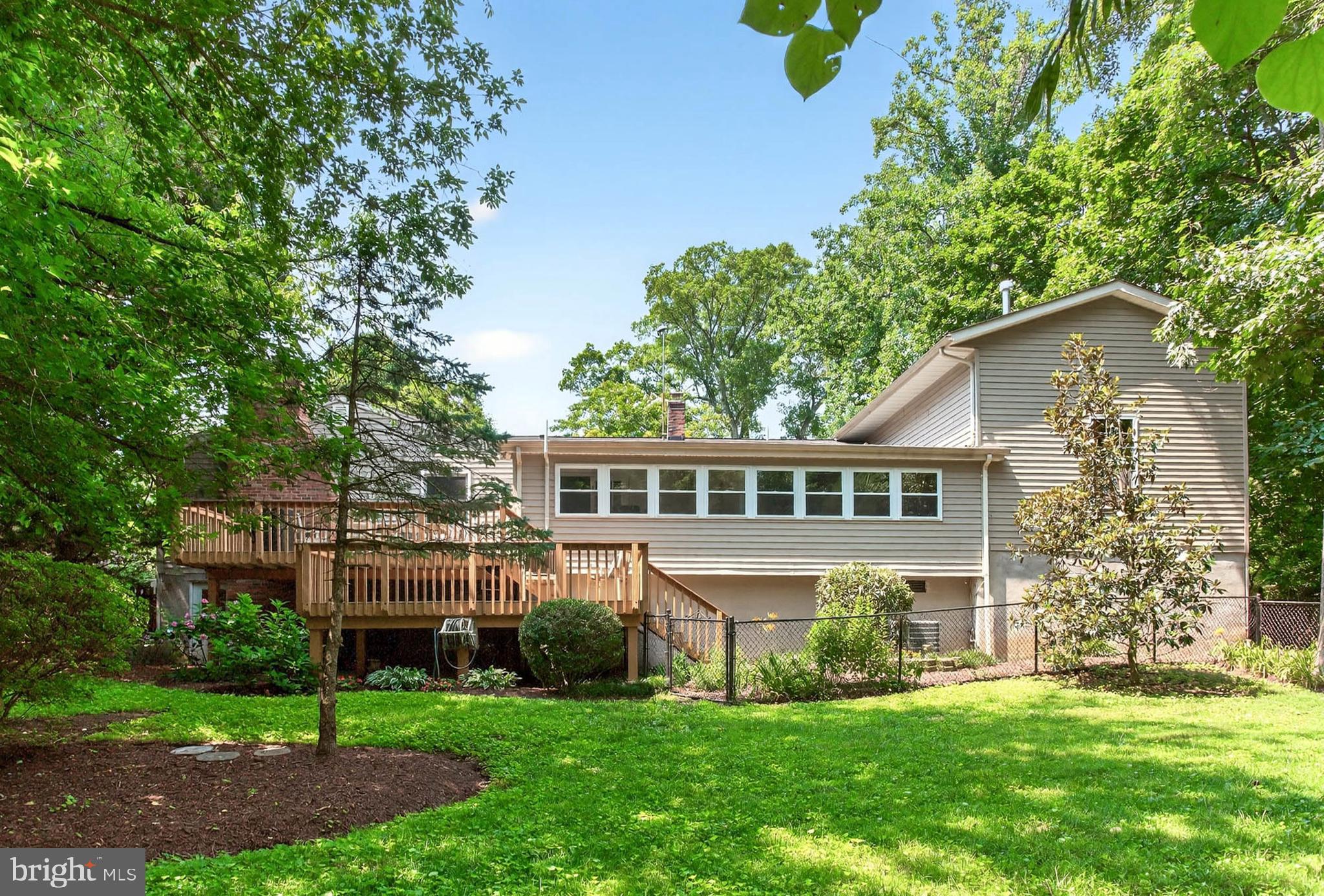 122 Franklin Road Annapolis, MD 21401 - Photo 35 of 35 Two-Level Deck and Fenced Dog Run