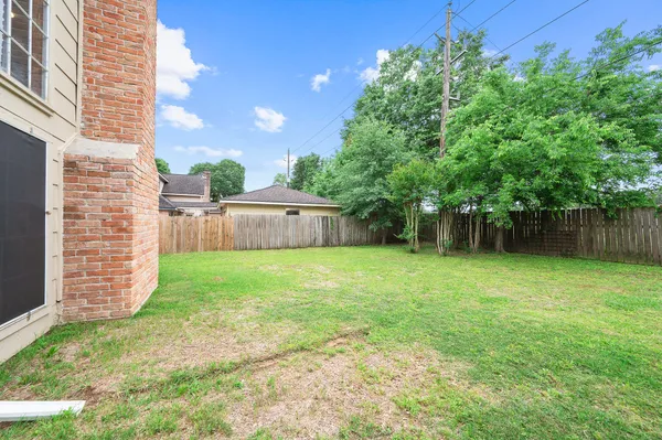 $2,450 | 18107 Shadow Valley Drive, Spring, TX 77379