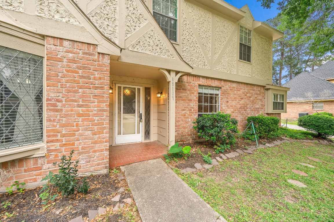 18107 Shadow Valley Drive Spring, TX 77379 - Photo 5 of 44