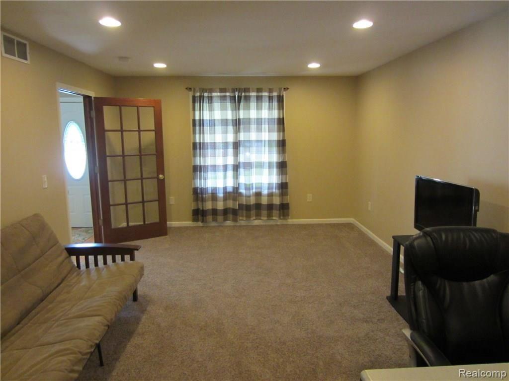 9915 Farmington Road Livonia, MI 48150 - Photo 40 of 46 office.JPG