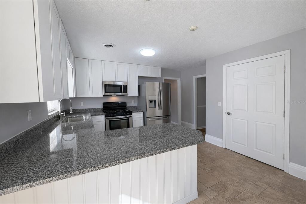 2224 Northeast 9th Street Ocala, FL 34470 - Photo 17 of 32