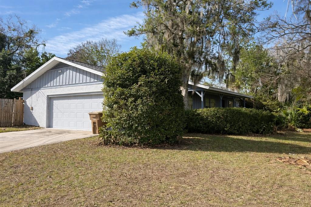 2224 Northeast 9th Street Ocala, FL 34470 - Photo 3 of 32