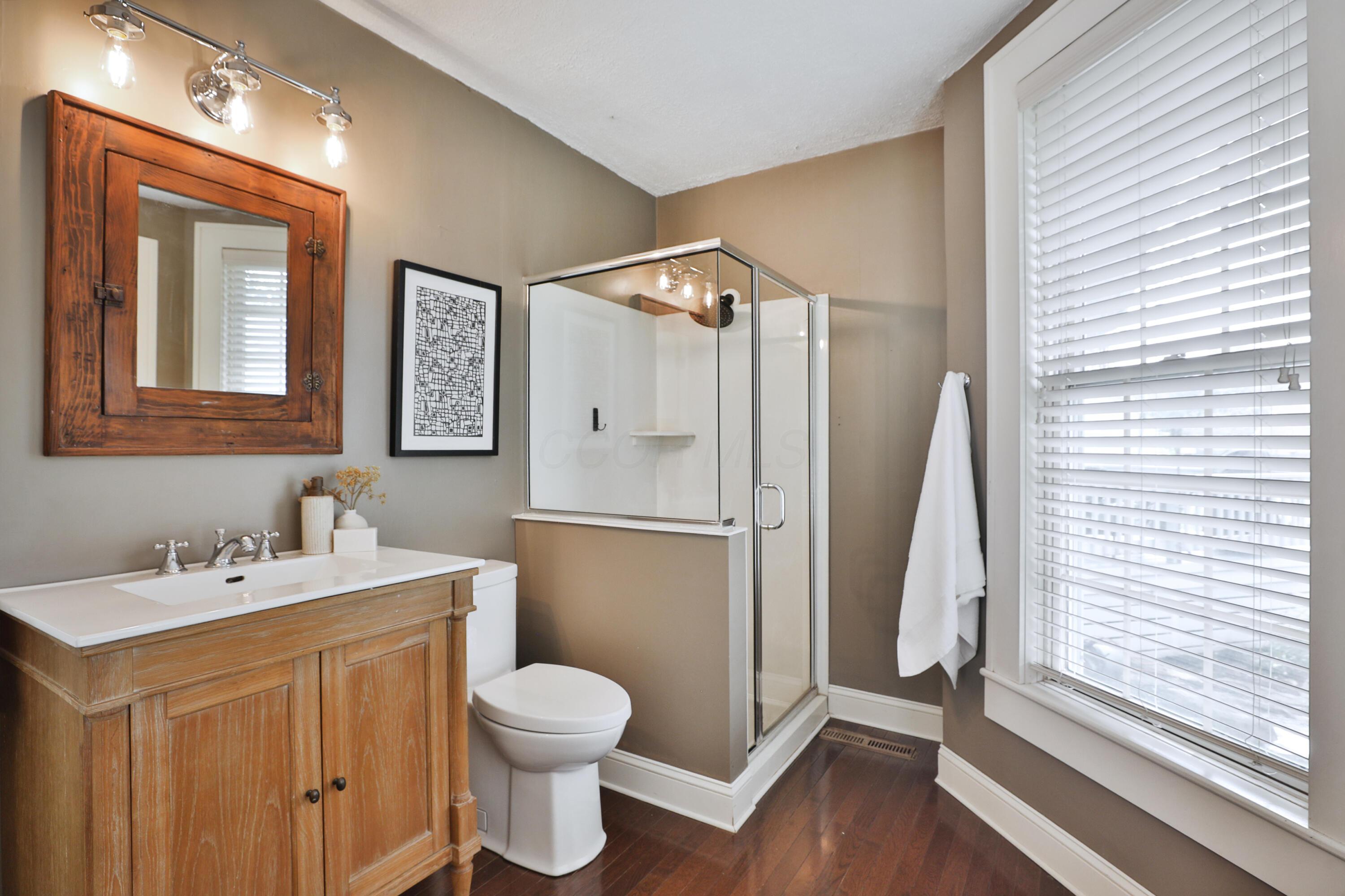 6012 Linworth Road Columbus, OH 43085 - Photo 25 of 53 First Floor Full Bath