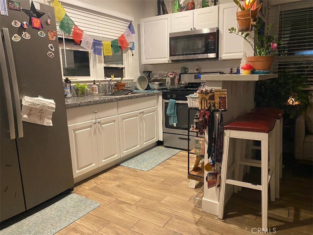 313 West Olive Street Corona, CA 92882 - Photo 3 of 6