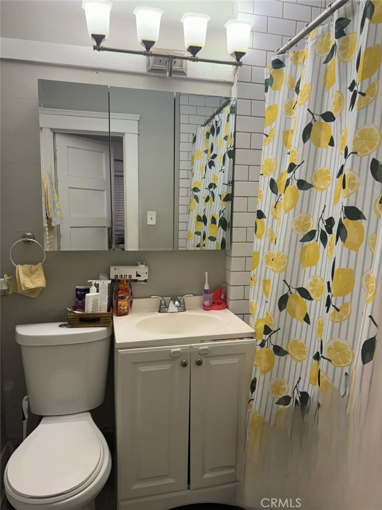 313 West Olive Street Corona, CA 92882 - Photo 4 of 6