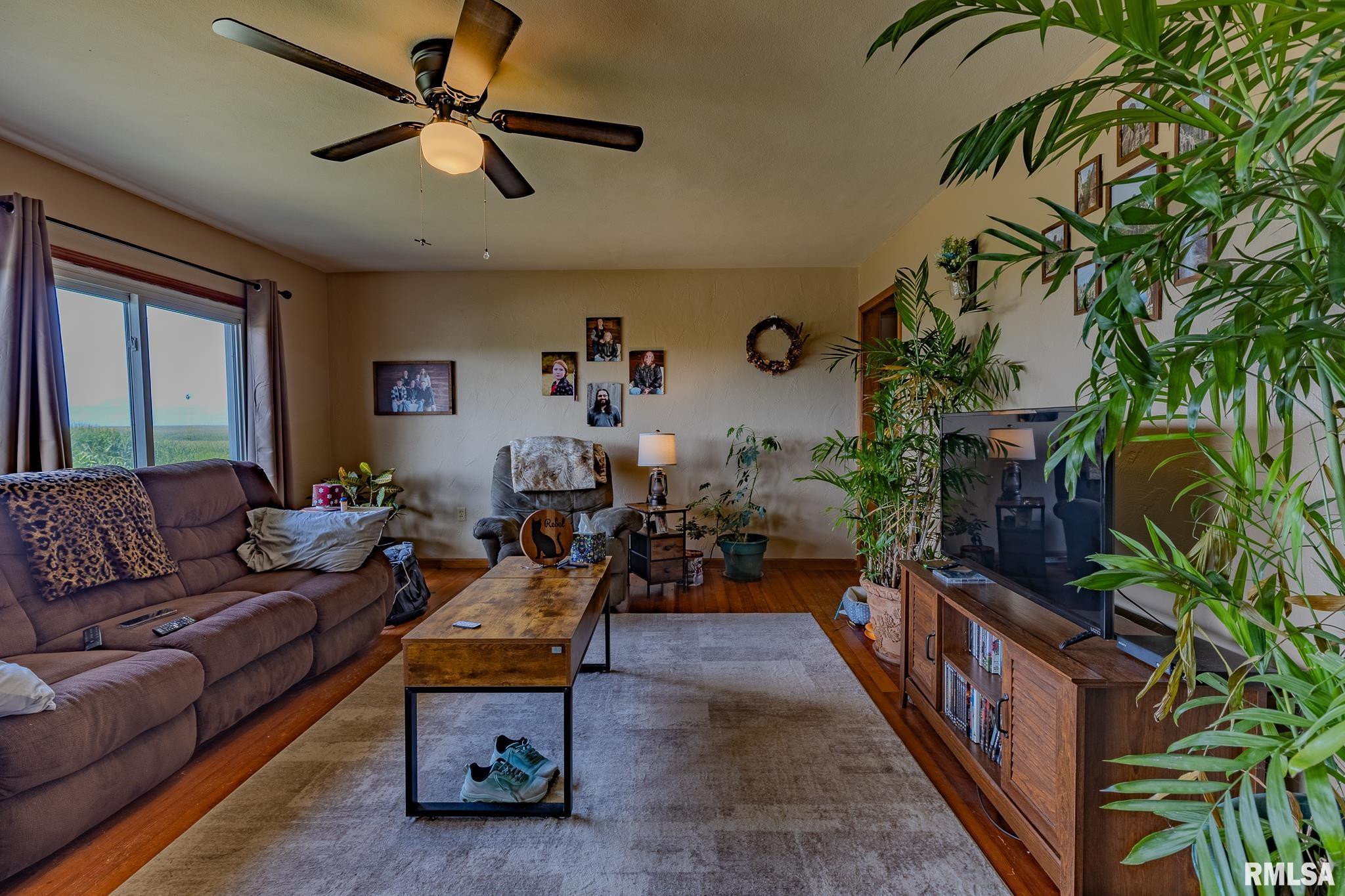 10975 Colbrook Road Carlinville, IL 62626 - Photo 11 of 45 Gallery Image 11