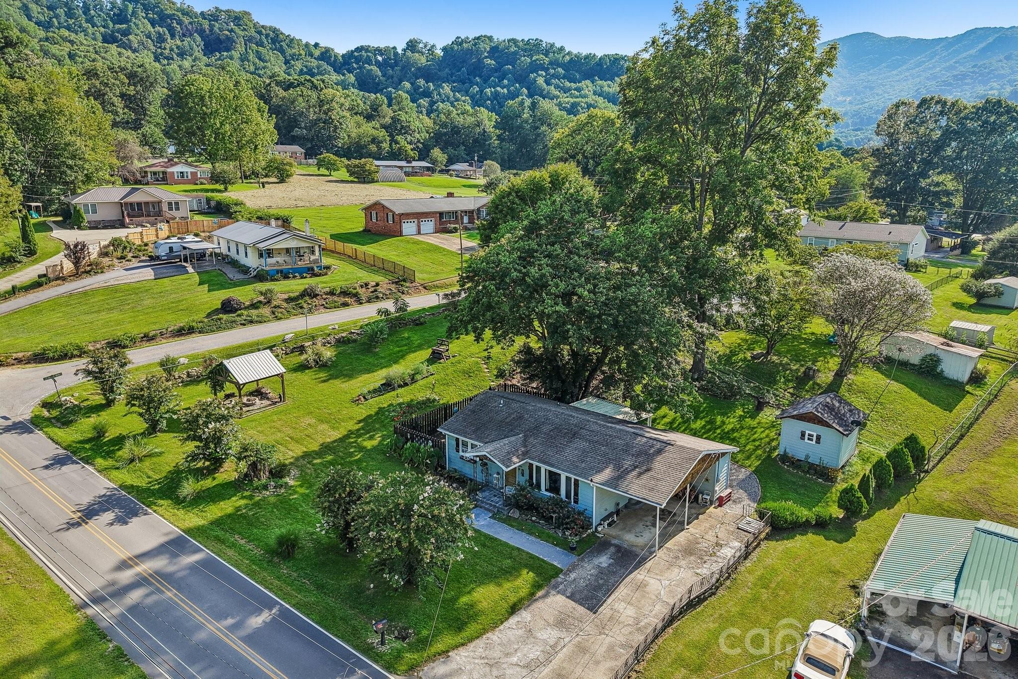 550 Lickstone Road Waynesville, NC 28786 - Photo 3 of 47 Gallery Image 3