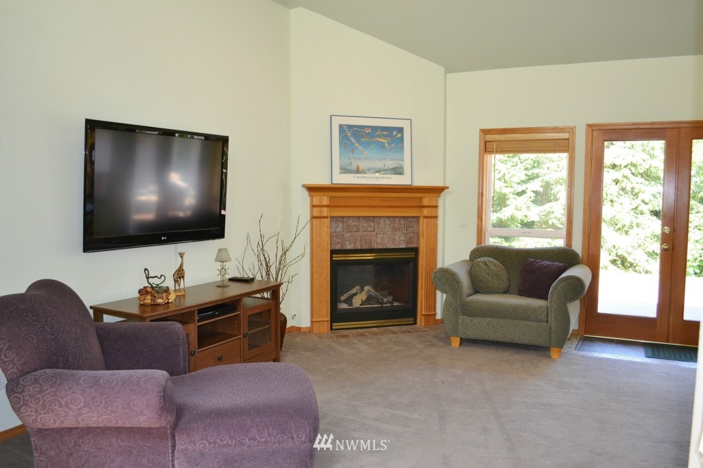 2469 Goss Ridge Road Freeland, WA 98249 - Photo 14 of 25 a living room with furniture and a flat screen tv