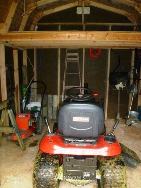 2469 Goss Ridge Road Freeland, WA 98249 - Photo 19 of 25 a room with furniture and bicycles