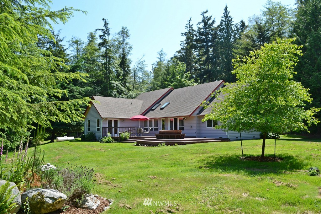 2469 Goss Ridge Road Freeland, WA 98249 - Photo 5 of 25 a view of house with garden