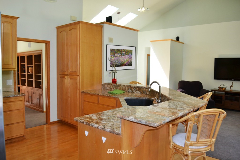 2469 Goss Ridge Road Freeland, WA 98249 - Photo 6 of 25 a kitchen with a stove and a refrigerator