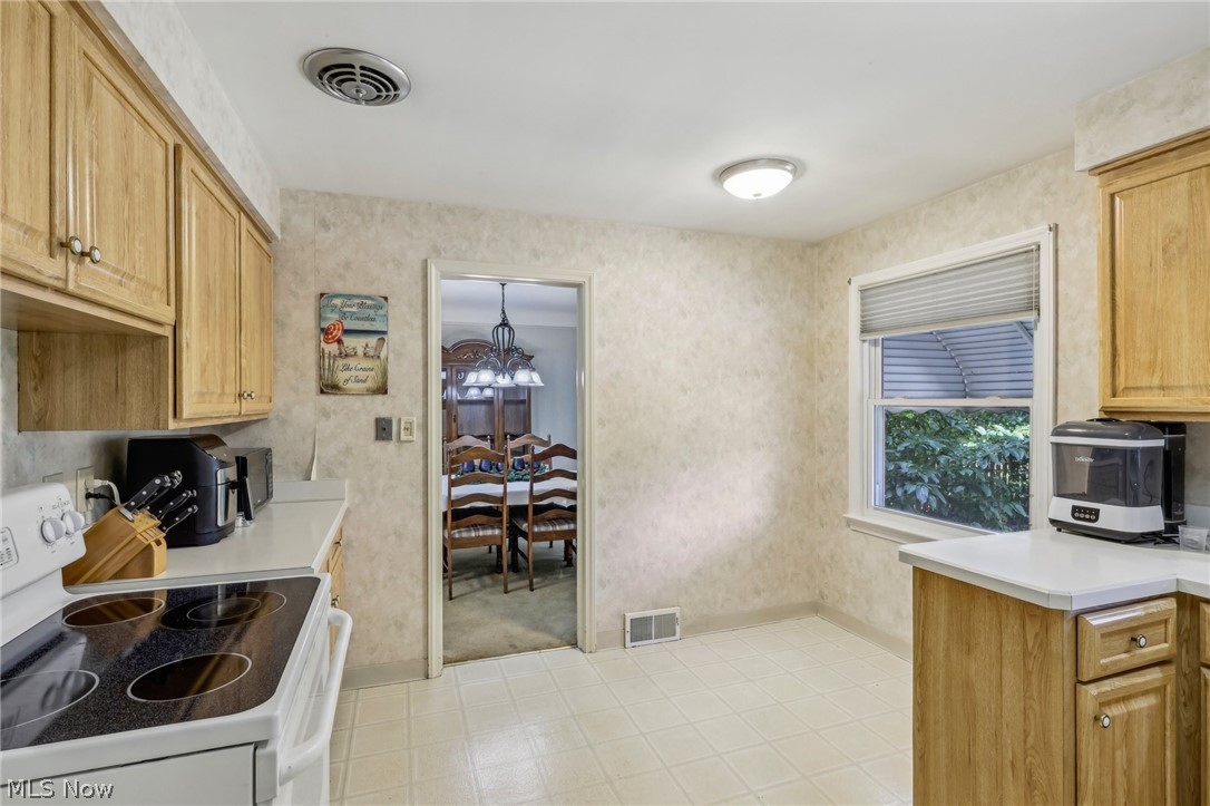 1160 Ford Road Cleveland, OH 44124 - Photo 13 of 38