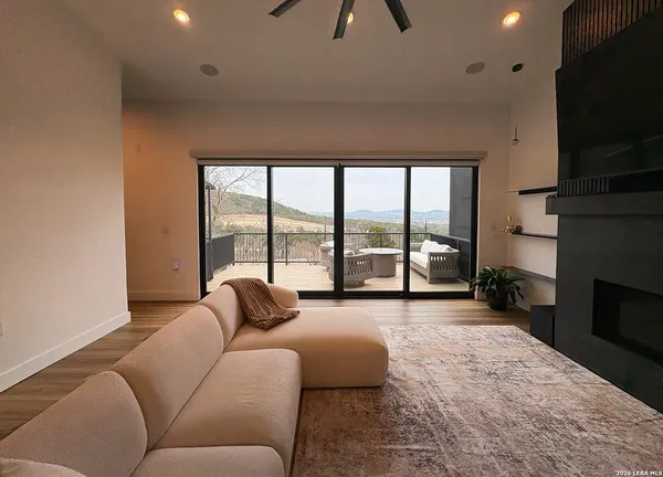$4,800 | 7222 Terra, Unit 102, San Antonio, TX 78256