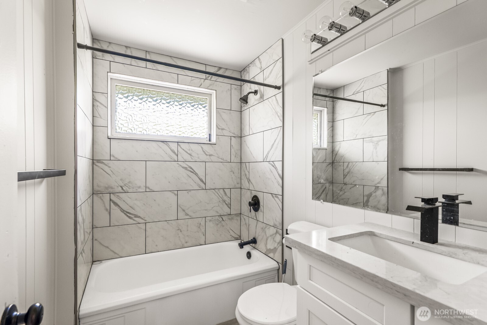 15330 40th Avenue West, Unit A & B Lynnwood, WA 98087 - Photo 12 of 36