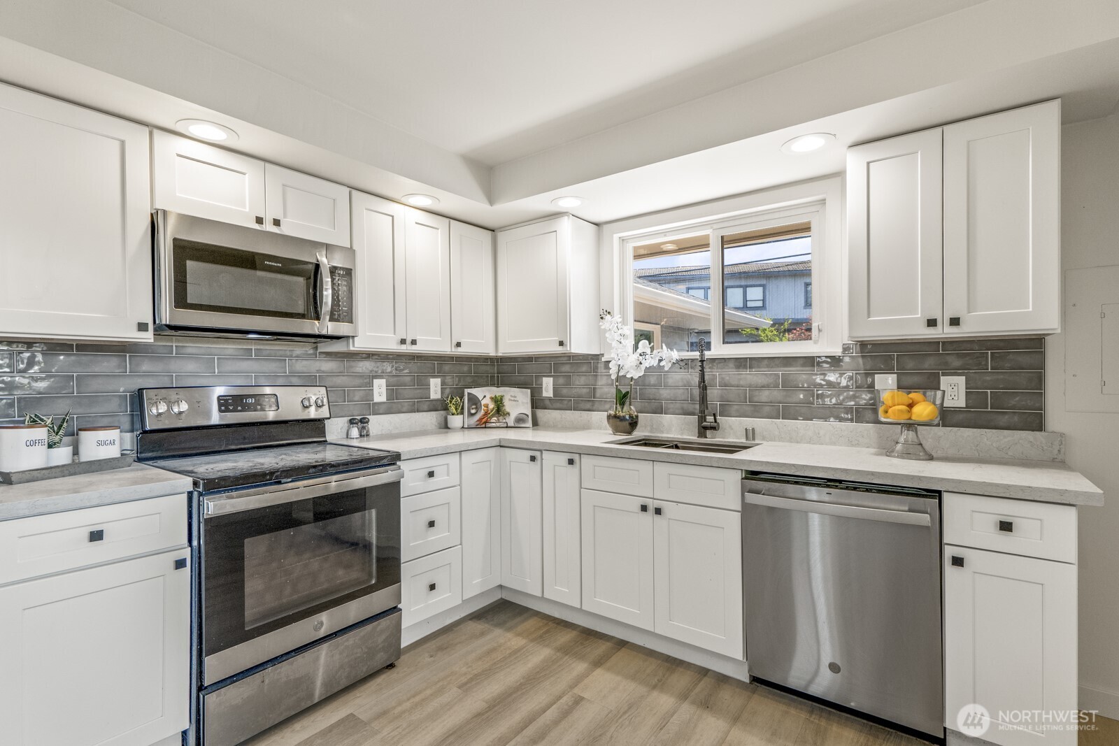 15330 40th Avenue West, Unit A & B Lynnwood, WA 98087 - Photo 28 of 36