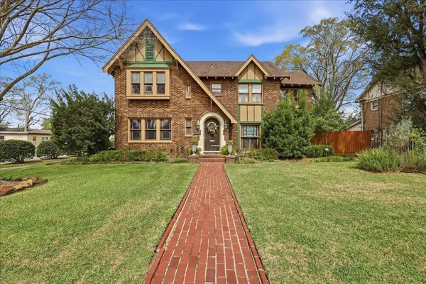 $319,900 | 2320 South Street, Beaumont, TX 77702