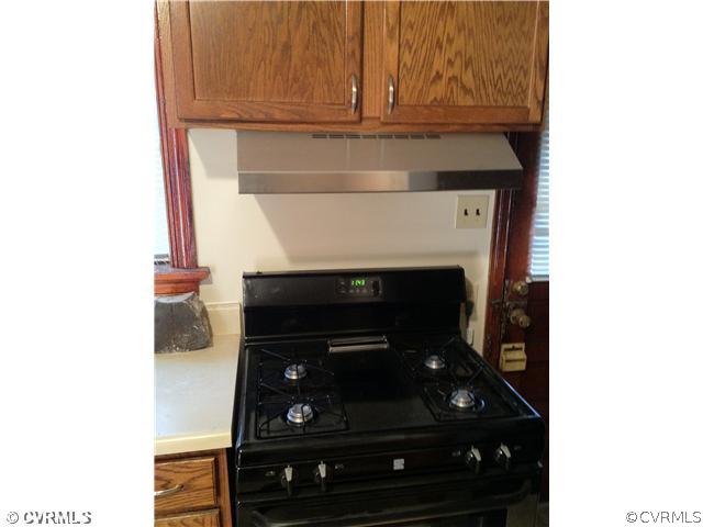 300 Hummingbird Road Richmond, VA 23227 - Photo 5 of 10 Kitchen - NEW STAINLESS STEEL RANGE & HOOD / INSTA