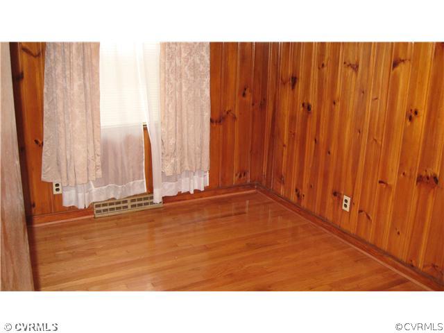 300 Hummingbird Road Richmond, VA 23227 - Photo 7 of 10 Den/Family/Great Room - A NICE AREA TO ... RELAX .