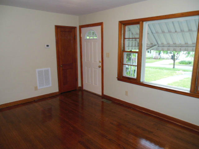 3228 Oliver Road Northeast Roanoke, VA 24012 - Photo 5 of 13 DSCN1376